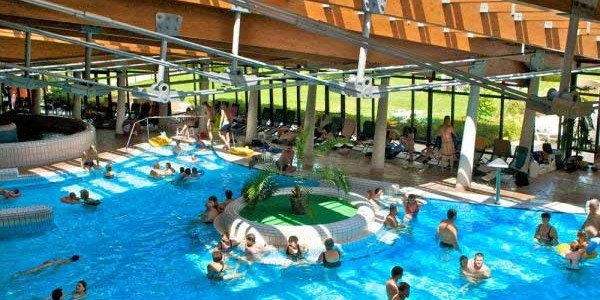 Thermalbad im Kurort Pápa in Ungarn